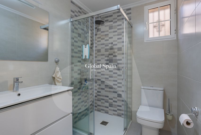 Wiederverkauf - VILLA -
GUARDAMAR DEL SEGURA - EL RASO