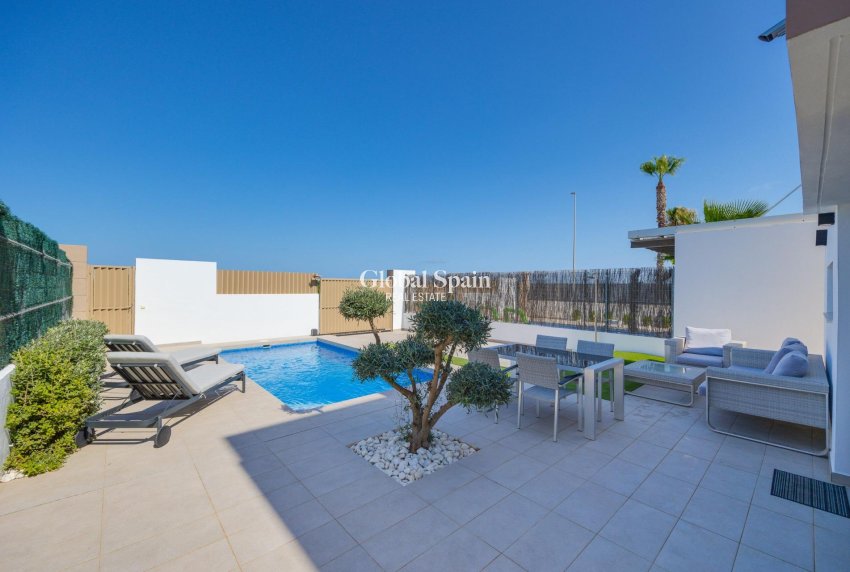 Wiederverkauf - VILLA -
GUARDAMAR DEL SEGURA - EL RASO