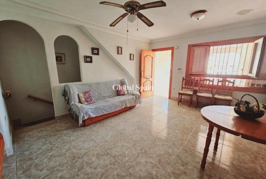 Wiederverkauf - VILLA -
GUARDAMAR DEL SEGURA - Guarmar Del Segura