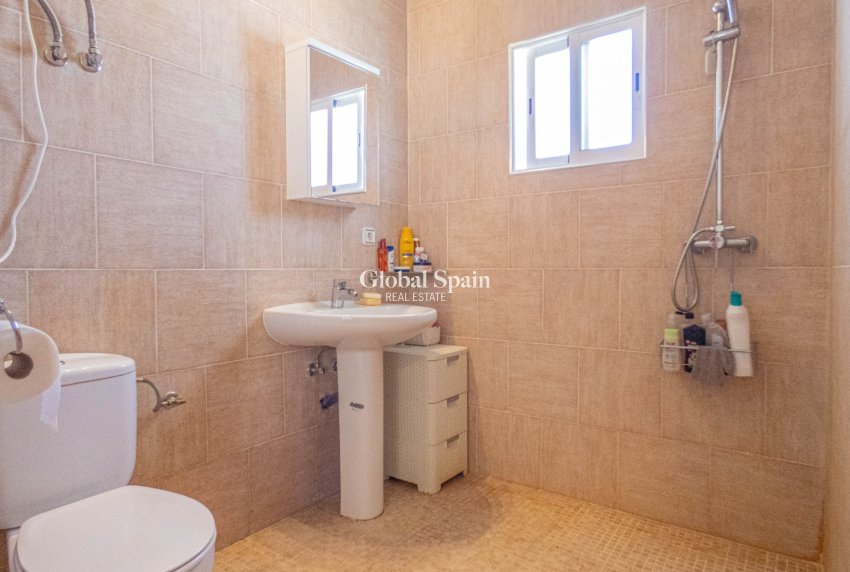 Wiederverkauf - VILLA -
HEREDADES - Costa Blanca