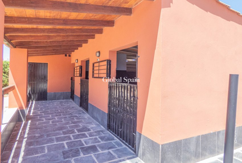 Wiederverkauf - VILLA -
HEREDADES - Costa Blanca