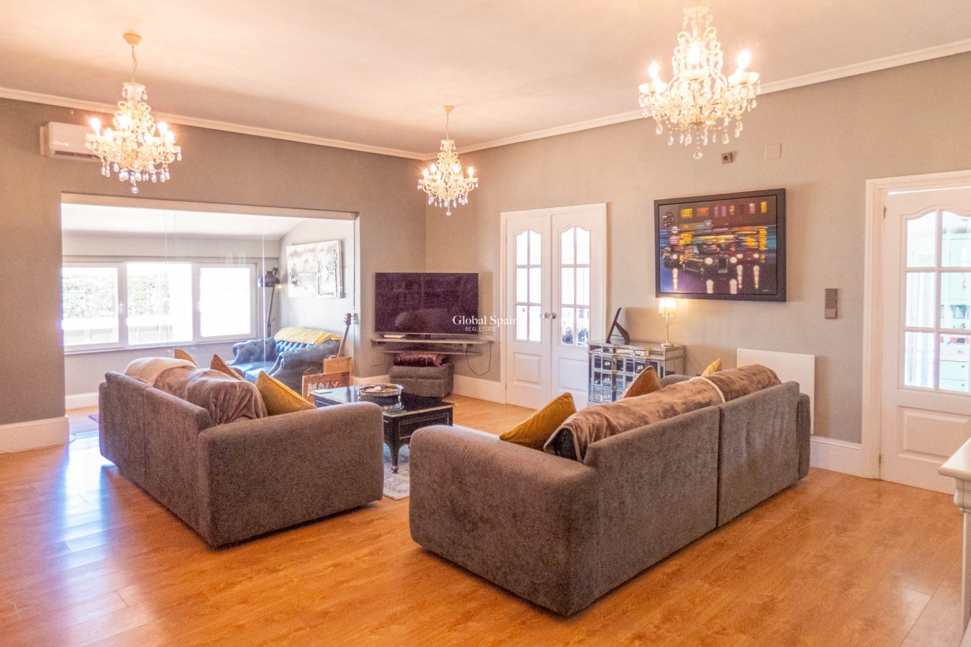 Wiederverkauf - VILLA -
HEREDADES - Costa Blanca