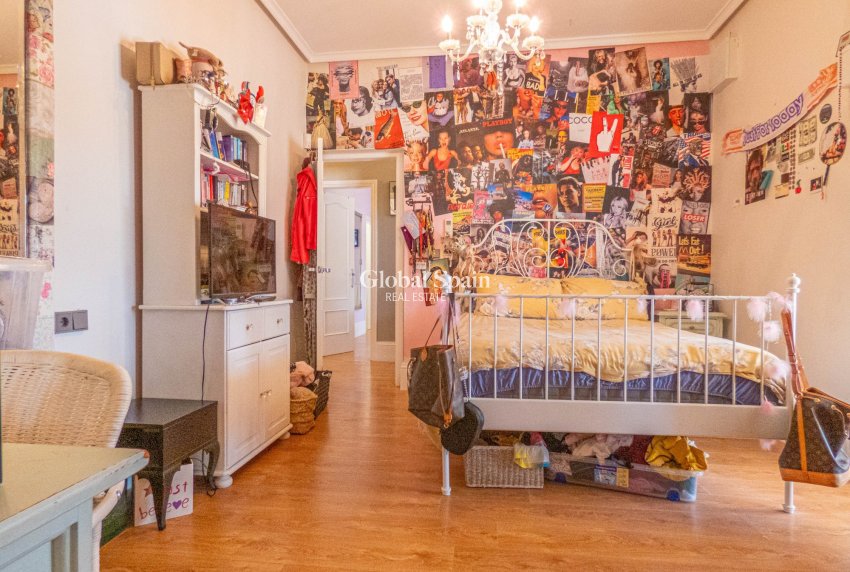 Wiederverkauf - VILLA -
HEREDADES - Costa Blanca