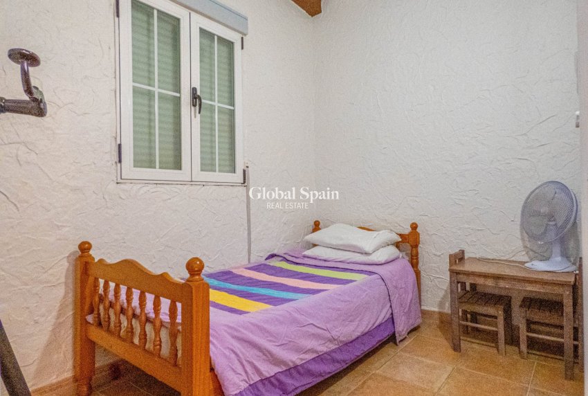 Wiederverkauf - VILLA -
HEREDADES - Costa Blanca