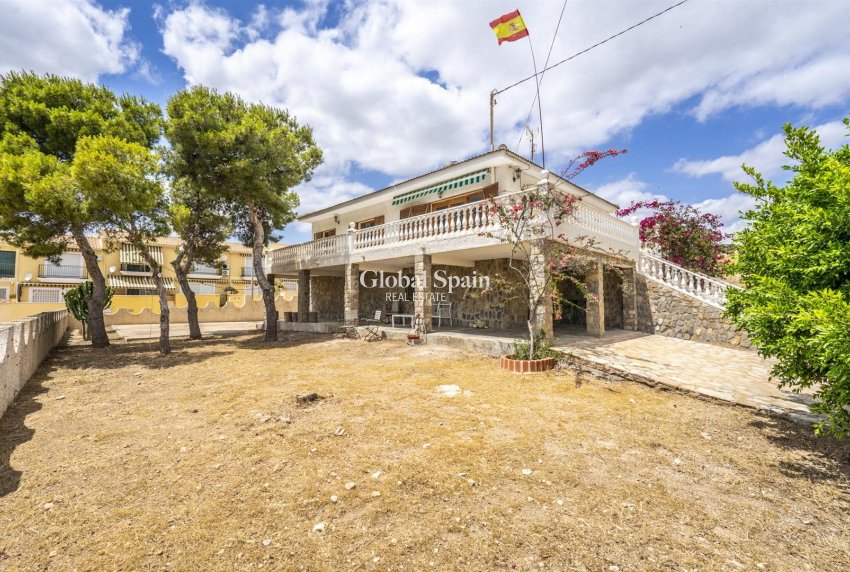 Wiederverkauf - VILLA -
Isla Plana - Costa Calida