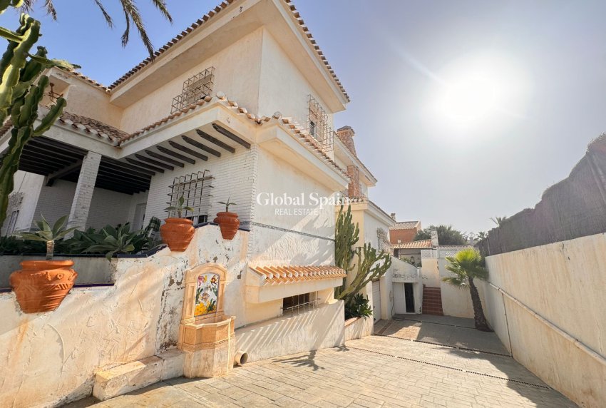 Wiederverkauf - VILLA -
LA MANGA DEL MAR MENOR - Costa Calida
