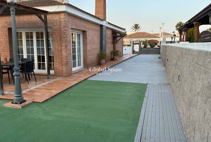 Wiederverkauf - VILLA -
LA MANGA DEL MAR MENOR - Playa Principe