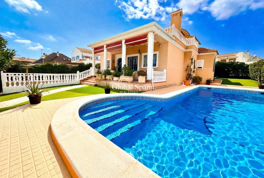 Wiederverkauf - VILLA -
LA MATA - Costa Blanca