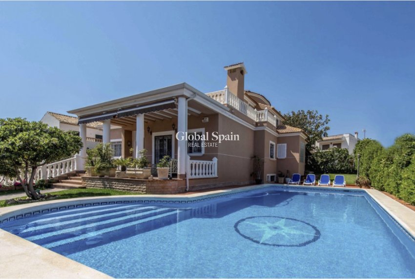 Wiederverkauf - VILLA -
LA MATA - Costa Blanca