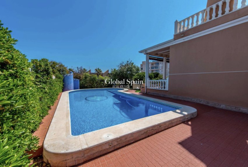 Wiederverkauf - VILLA -
LA MATA - Costa Blanca