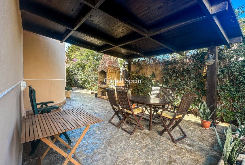 Wiederverkauf - VILLA -
LA MATA - Costa Blanca