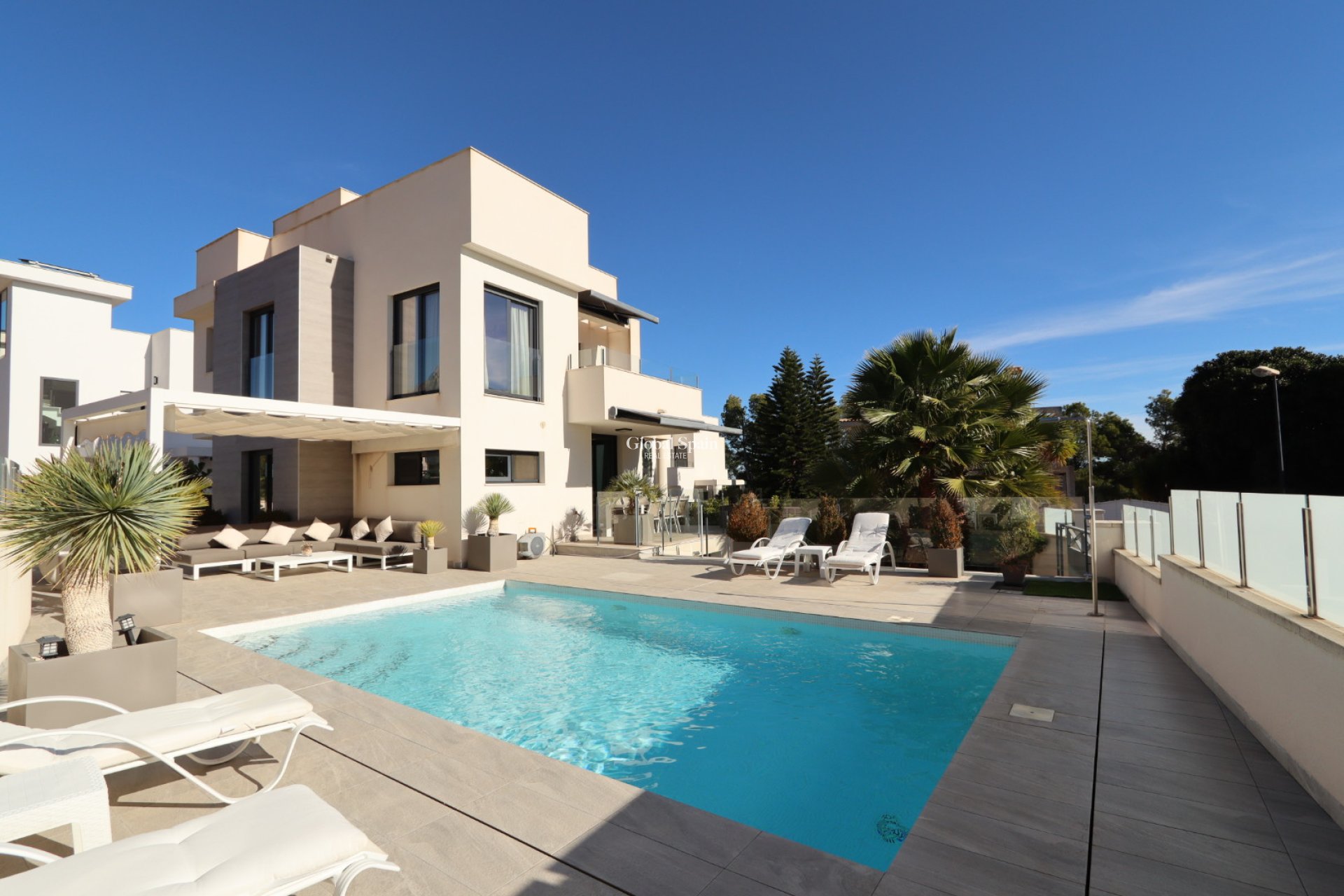 Wiederverkauf - VILLA -
LA NUCÍA - Costa Blanca