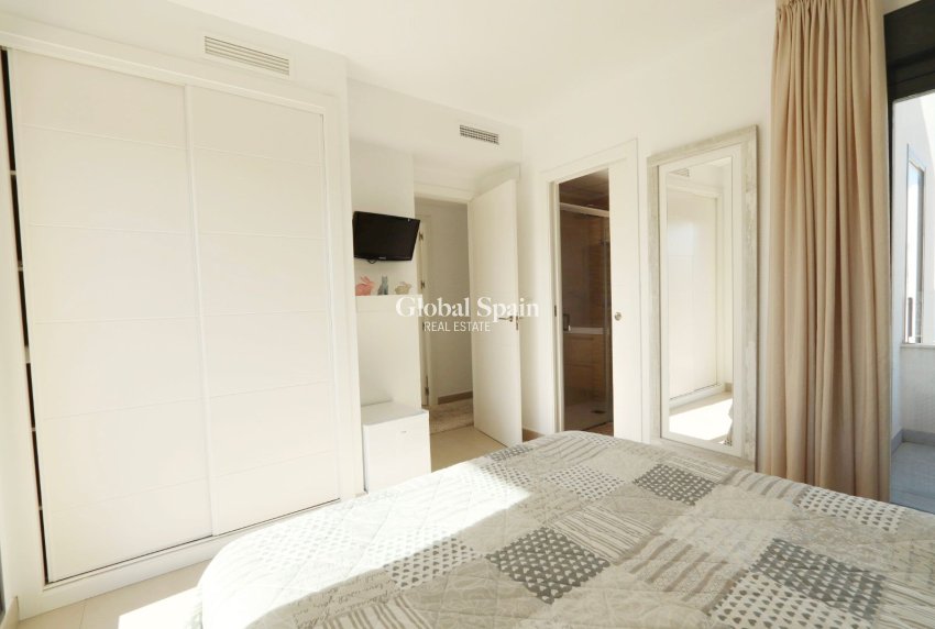 Wiederverkauf - VILLA -
LA NUCÍA - Costa Blanca