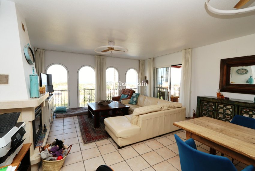 Wiederverkauf - VILLA -
LA NUCÍA - Costa Blanca