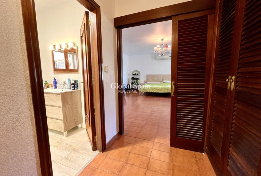 Wiederverkauf - VILLA -
LA NUCÍA - Costa Blanca