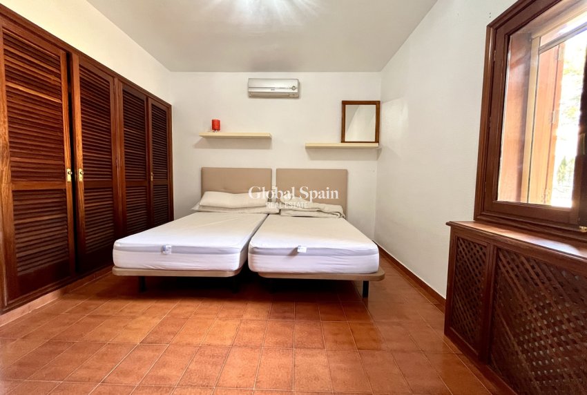 Wiederverkauf - VILLA -
LA NUCÍA - Costa Blanca