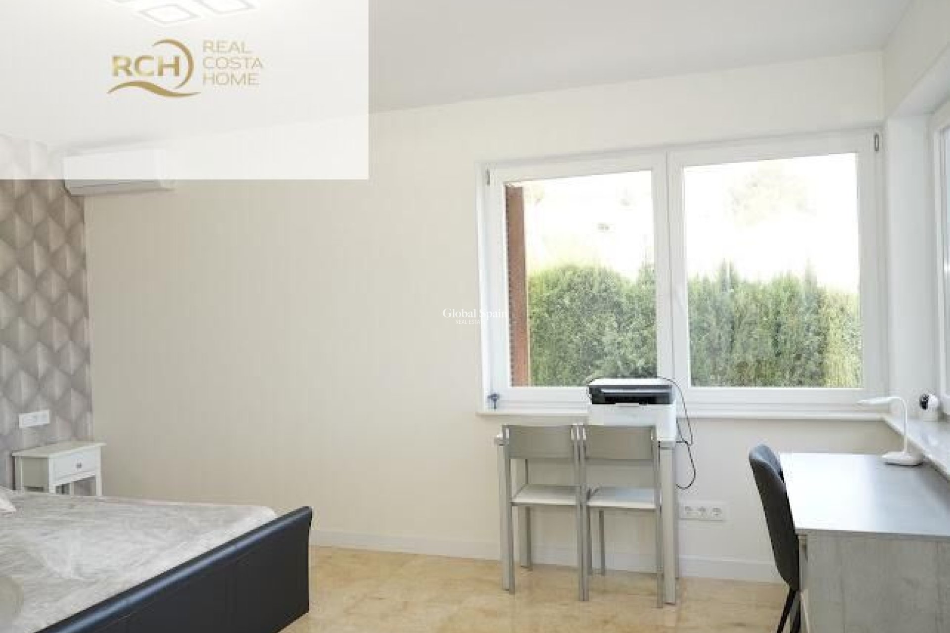 Wiederverkauf - VILLA -
LA NUCÍA - Montebello - Nou Espai