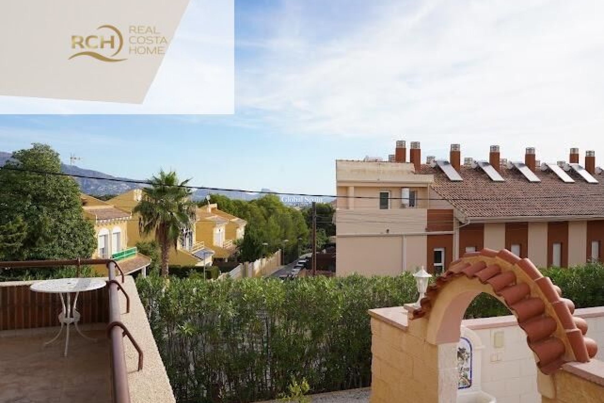 Wiederverkauf - VILLA -
LA NUCÍA - Montebello - Nou Espai