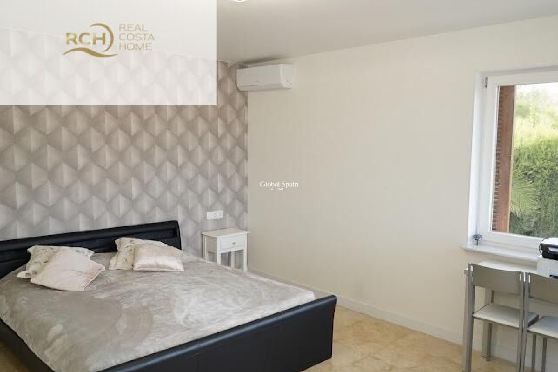 Wiederverkauf - VILLA -
LA NUCÍA - Montebello - Nou Espai