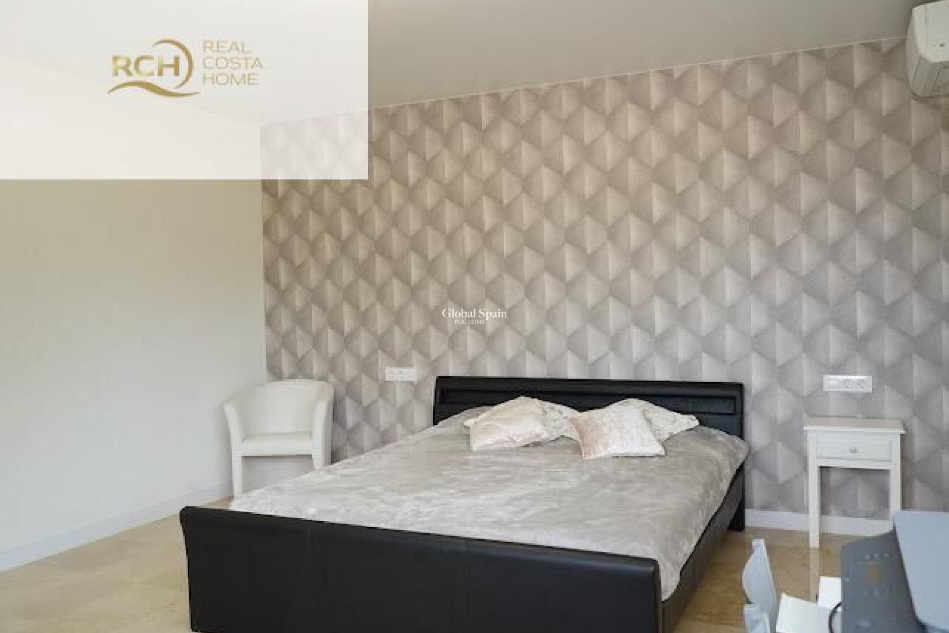 Wiederverkauf - VILLA -
LA NUCÍA - Montebello - Nou Espai