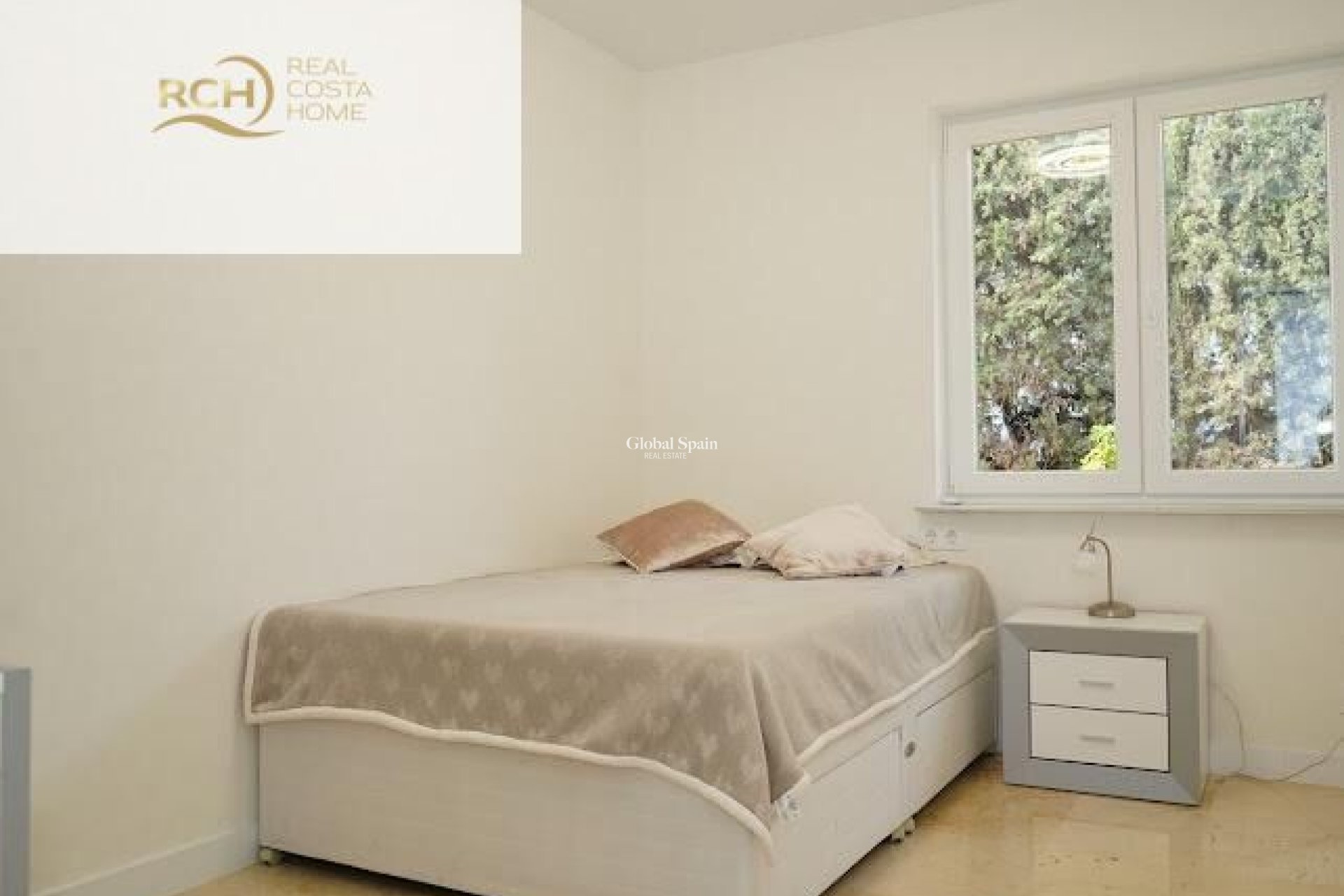 Wiederverkauf - VILLA -
LA NUCÍA - Montebello - Nou Espai