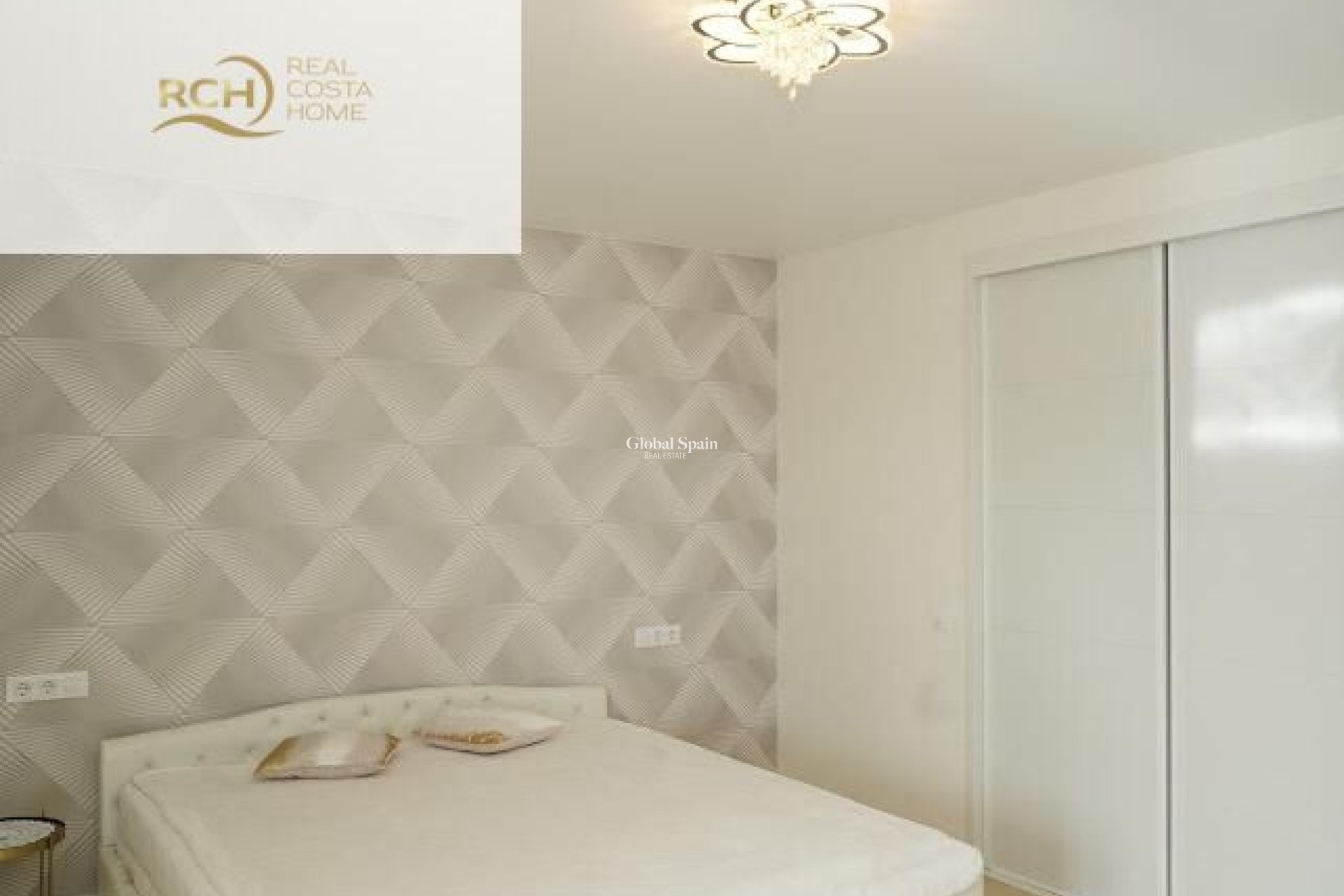 Wiederverkauf - VILLA -
LA NUCÍA - Montebello - Nou Espai