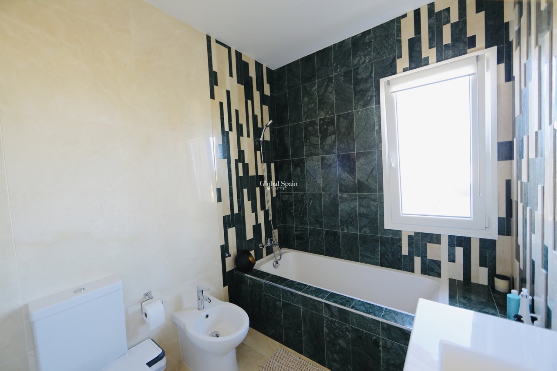 Wiederverkauf - VILLA -
LA ZENIA - Costa Blanca