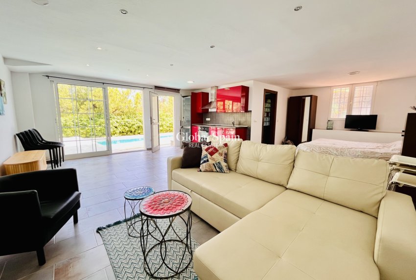 Wiederverkauf - VILLA -
LA ZENIA - Costa Blanca