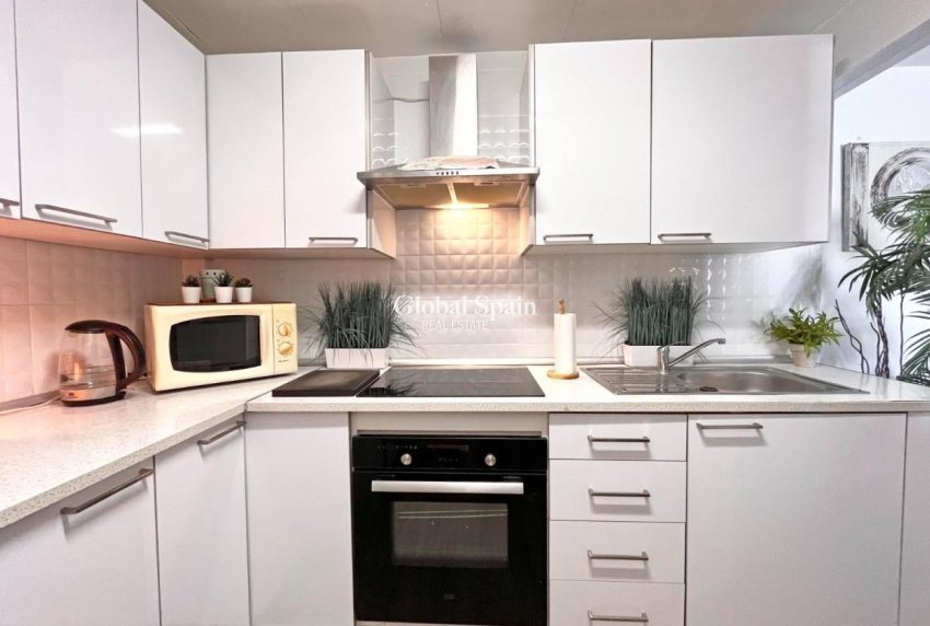 Wiederverkauf - VILLA -
LA ZENIA - Costa Blanca