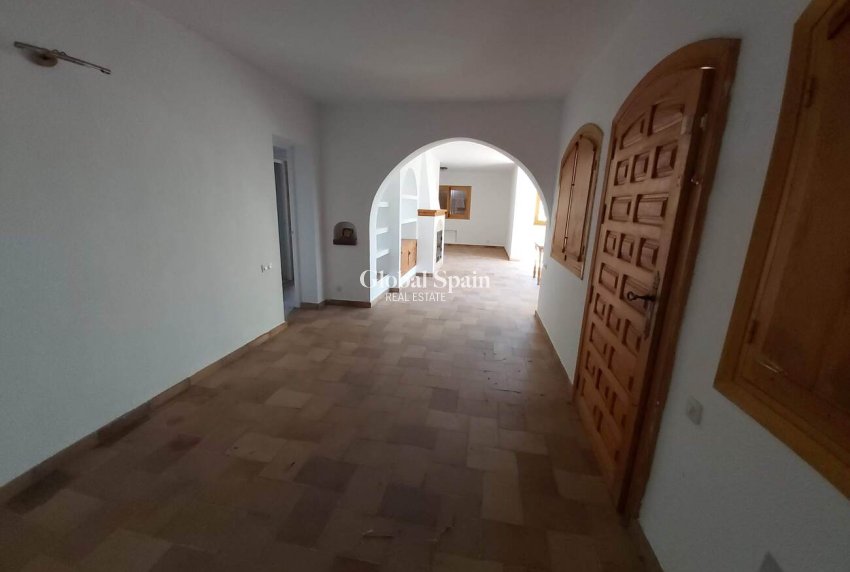 Wiederverkauf - VILLA -
LA ZENIA - Costa Blanca