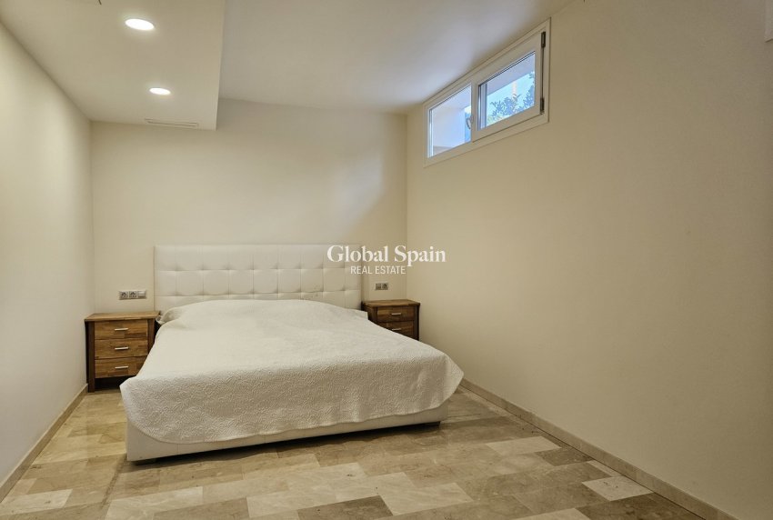 Wiederverkauf - VILLA -
LA ZENIA - Costa Blanca