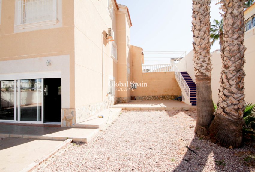 Wiederverkauf - VILLA -
LA ZENIA - Costa Blanca