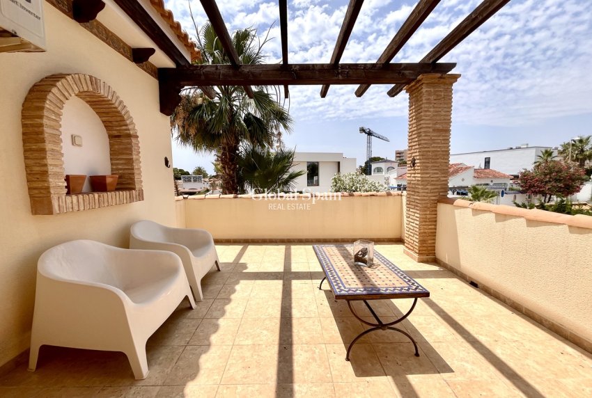 Wiederverkauf - VILLA -
LA ZENIA - Costa Blanca