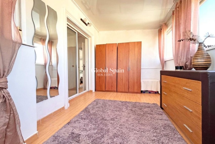 Wiederverkauf - VILLA -
LA ZENIA - Costa Blanca