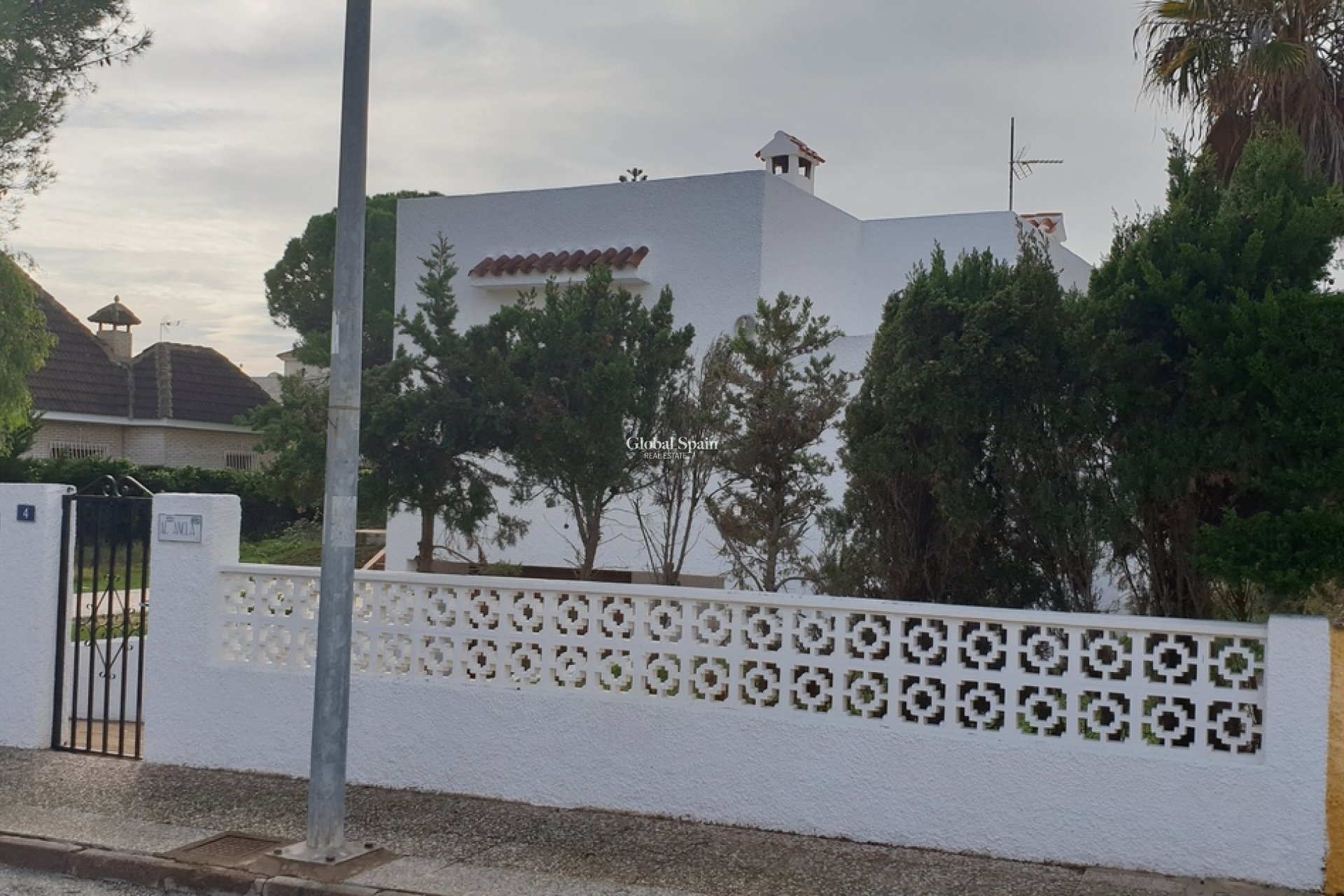 Wiederverkauf - VILLA -
LA ZENIA - Costa Blanca