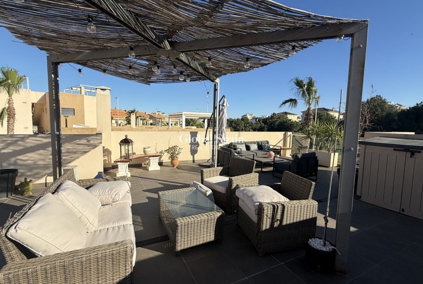 Wiederverkauf - VILLA -
LA ZENIA - Costa Blanca