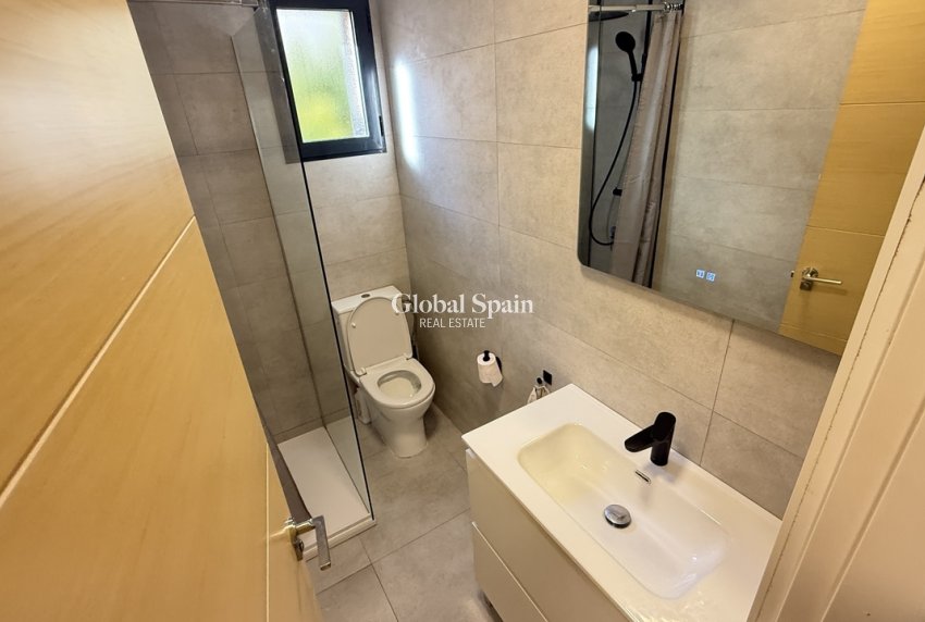 Wiederverkauf - VILLA -
LA ZENIA - Costa Blanca