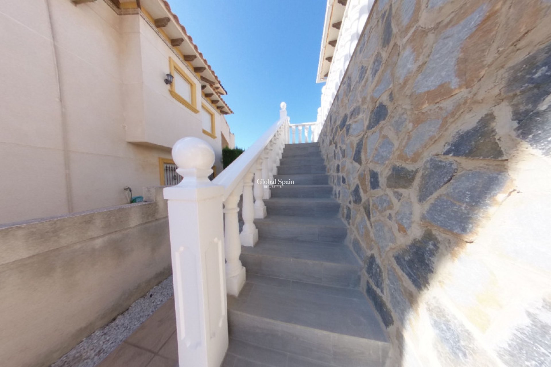 Wiederverkauf - VILLA -
LA ZENIA - Costa Blanca