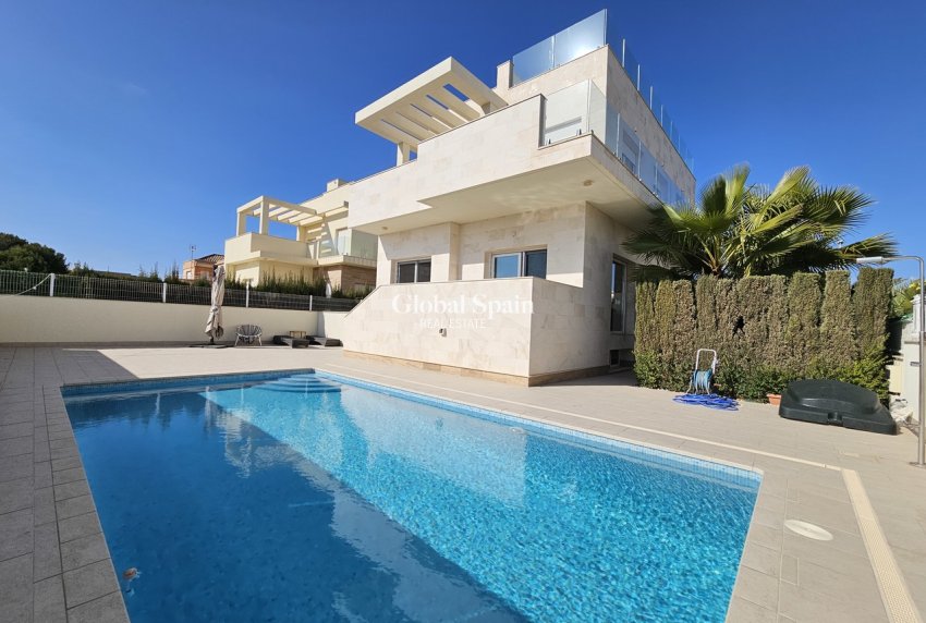 Wiederverkauf - VILLA -
LA ZENIA - Costa Blanca