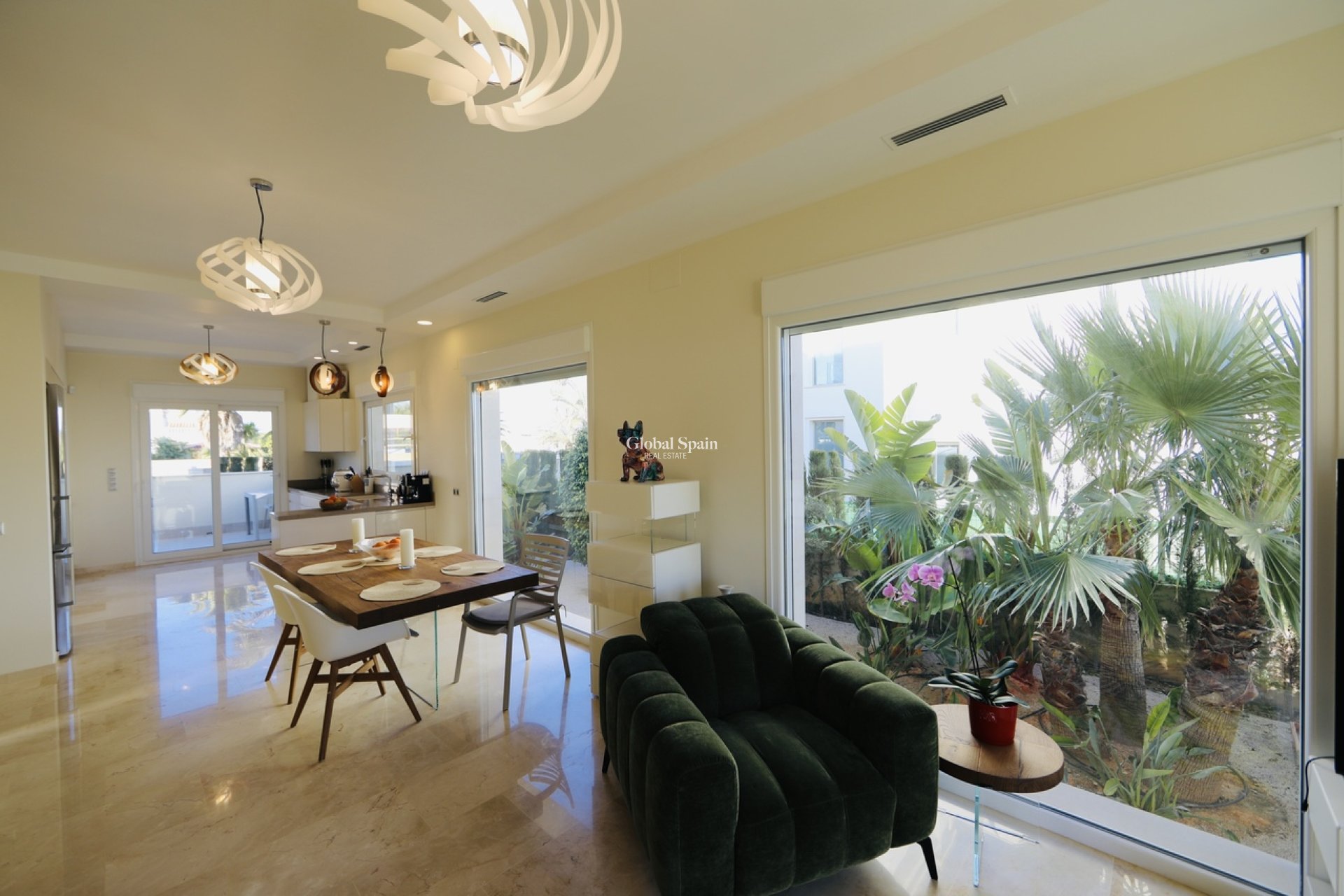Wiederverkauf - VILLA -
LA ZENIA - Costa Blanca
