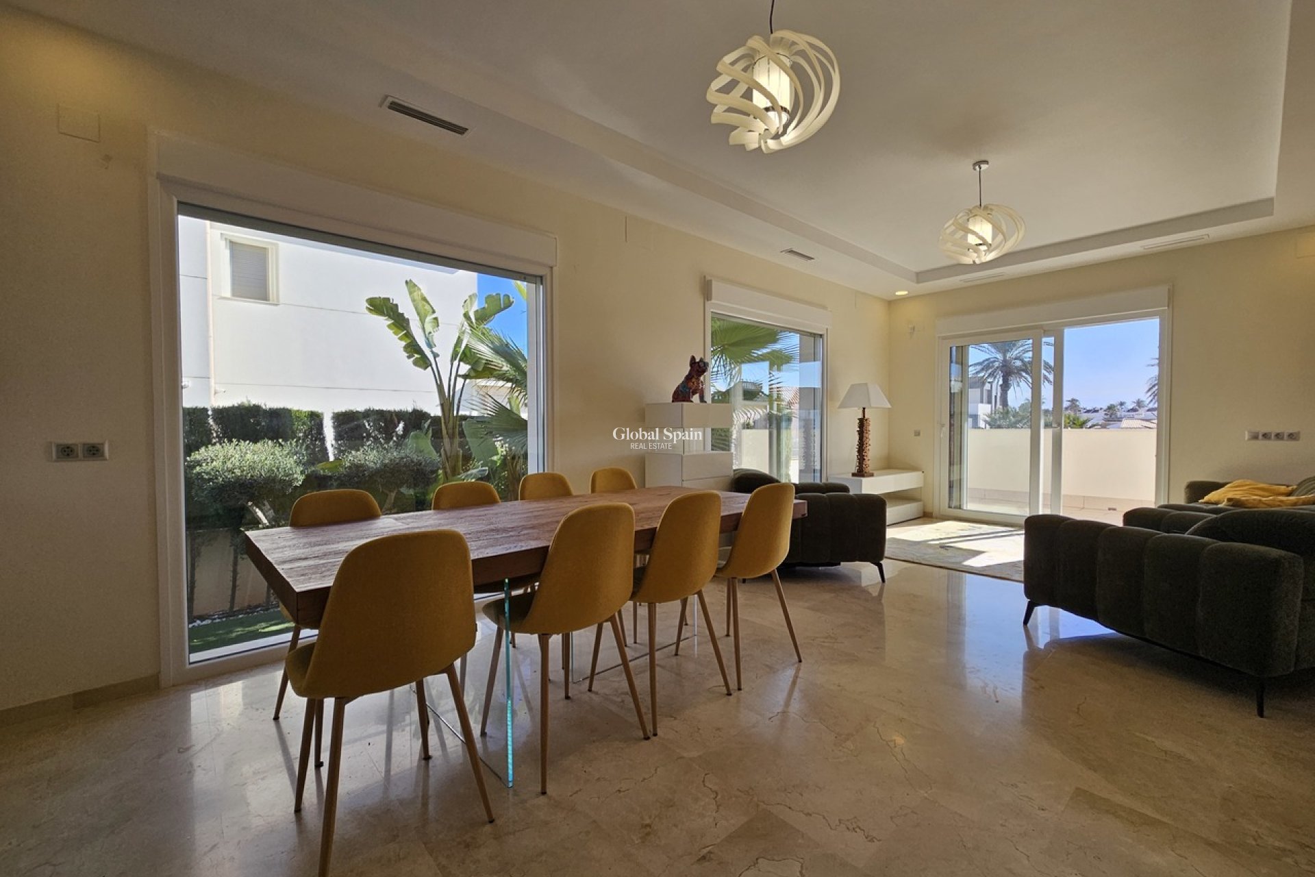 Wiederverkauf - VILLA -
LA ZENIA - Costa Blanca