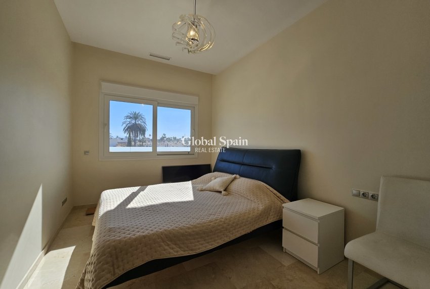 Wiederverkauf - VILLA -
LA ZENIA - Costa Blanca