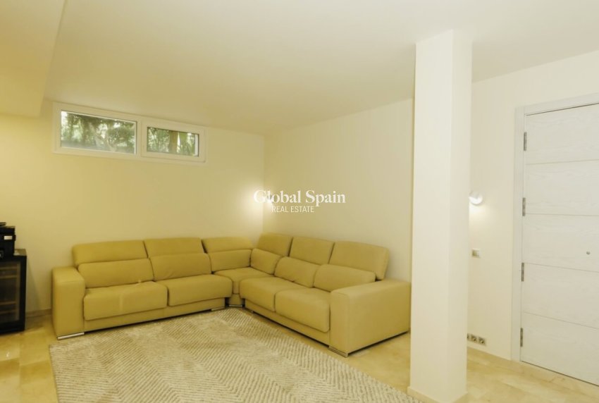 Wiederverkauf - VILLA -
LA ZENIA - Costa Blanca
