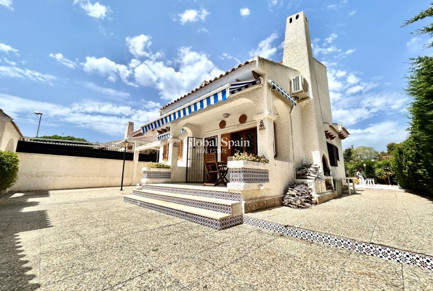 Wiederverkauf - VILLA -
LA ZENIA - Costa Blanca