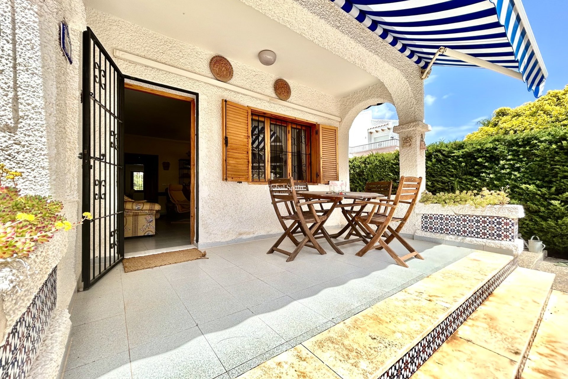 Wiederverkauf - VILLA -
LA ZENIA - Costa Blanca