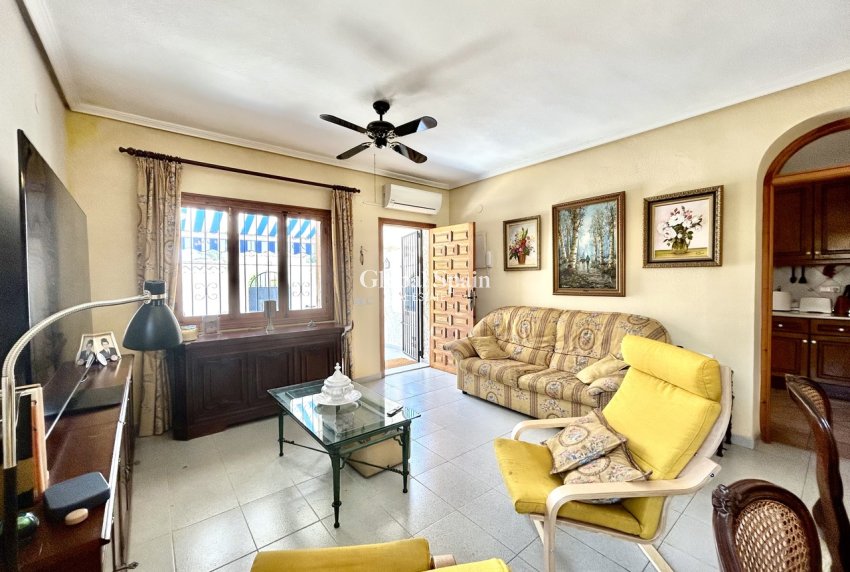 Wiederverkauf - VILLA -
LA ZENIA - Costa Blanca