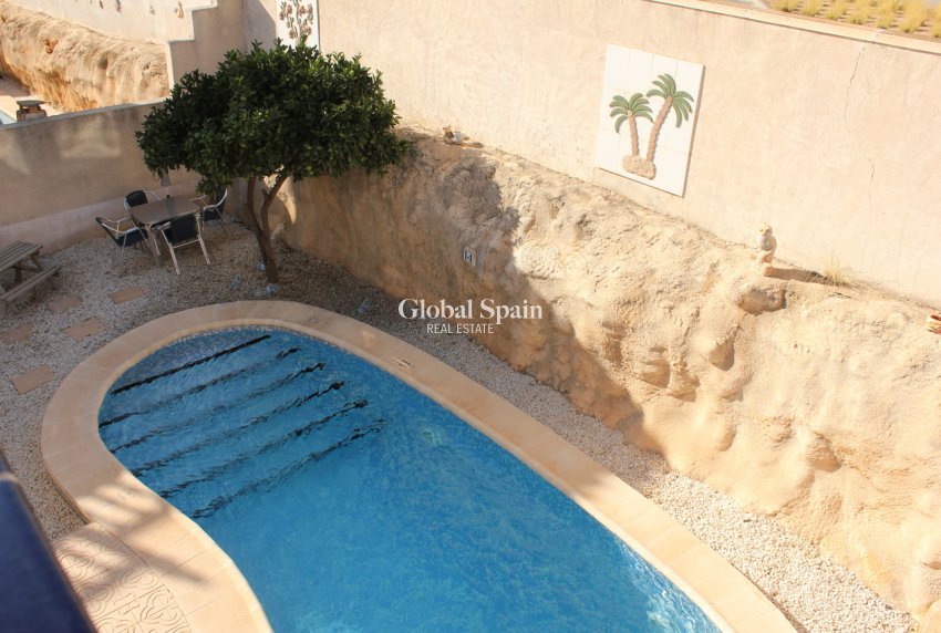 Wiederverkauf - VILLA -
LA ZENIA - Costa Blanca