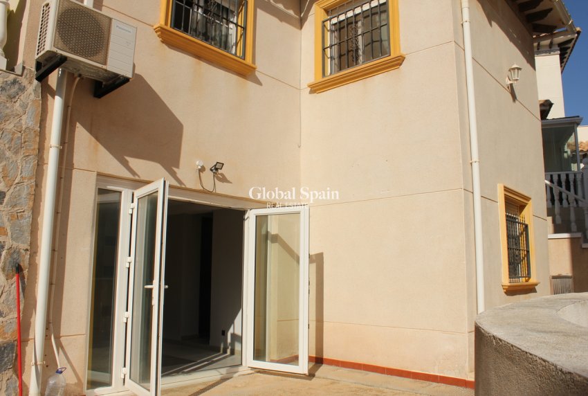 Wiederverkauf - VILLA -
LA ZENIA - Costa Blanca