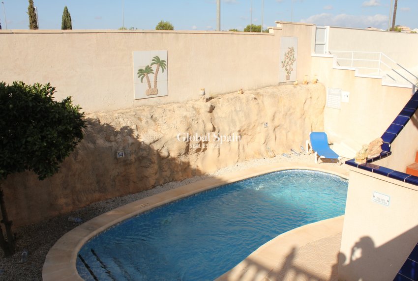 Wiederverkauf - VILLA -
LA ZENIA - Costa Blanca