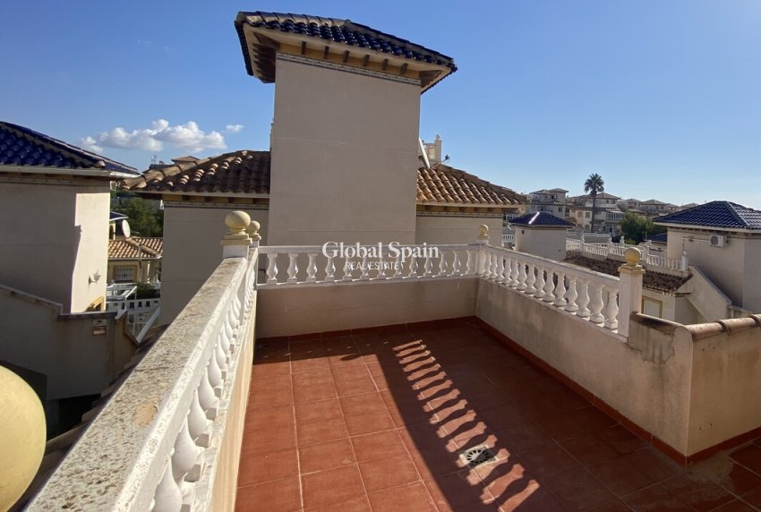 Wiederverkauf - VILLA -
LA ZENIA - Costa Blanca